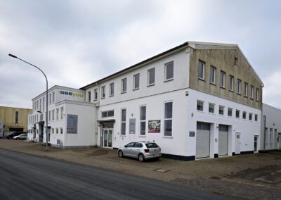 Außenansicht des Bürogebäudes am Westkai 58.